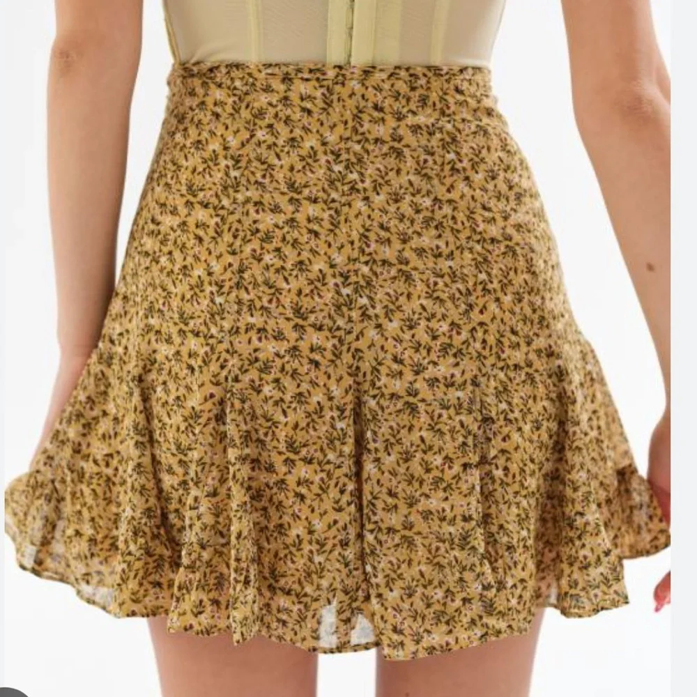 Dress Forum Ruffle Mini Skirt - Picture 3 of 3